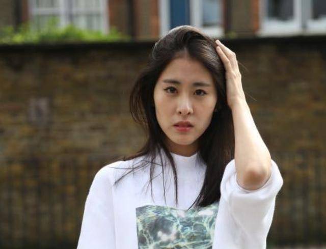 当初有人称张碧晨插足谢娜和张杰的感情,大家就觉得够胡扯了,没想到她