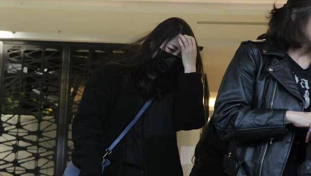 高以翔灵堂今日为粉丝开放悼念粉丝折千只纸鹤泪别偶像_神色_众人