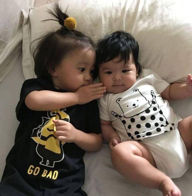 波妞跟着妈妈摆pose,大长腿吸睛,女汉子味十足_修杰楷_漂亮_萧敬腾