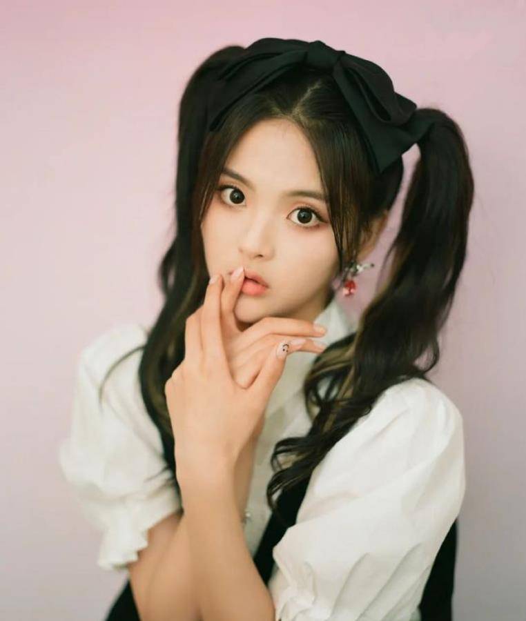 娱乐圈的建模脸明星:杨超越可爱,张予曦精致,严宽神还原_五官_鼻子_cg