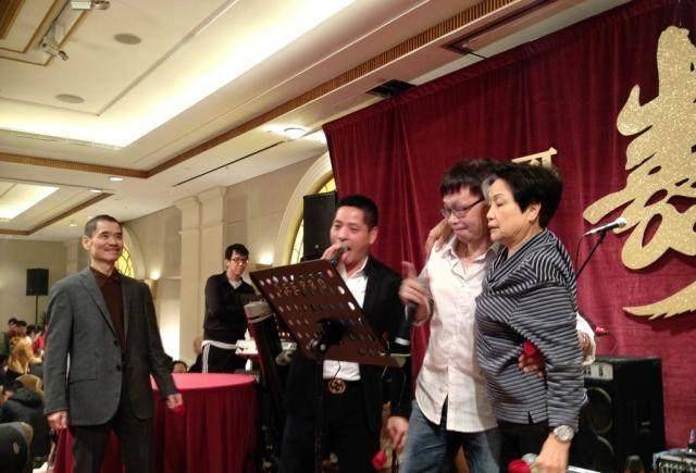 嫁给了小自己9岁的街市伟,他是澳门14k帮的大佬,因为司徒玉莲觉得他们