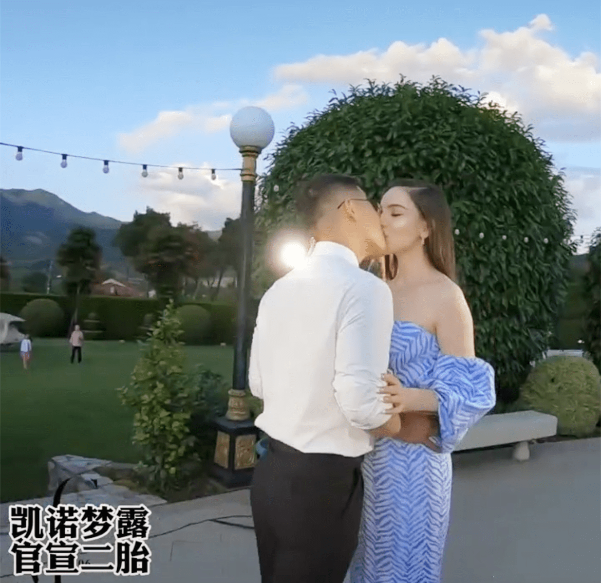 网红凯诺梦露夫妇官宣怀二胎,甜蜜亲吻孕肚,巨大钻戒超吸睛_时候_婚礼