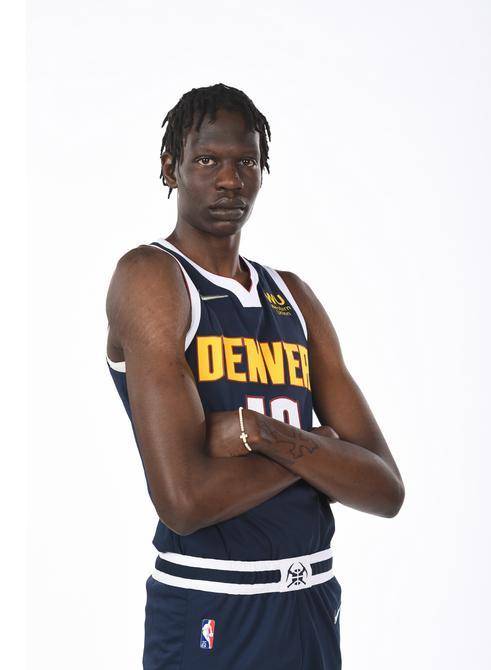 波尔-波尔身高2米18,体重99公斤,这位手长脚长的"蜘蛛人"被网友戏称为