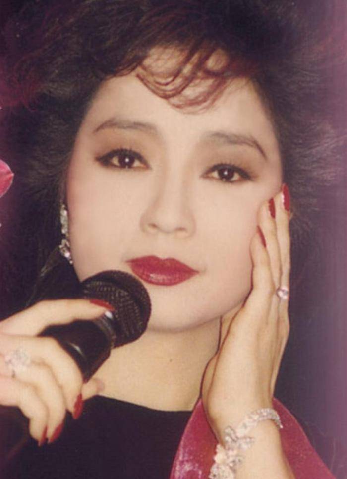 徐小凤的歌是家喻户晓,未出道的梅艳芳参加比赛时唱的歌都是徐小凤的