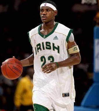 詹姆斯_头套_游行