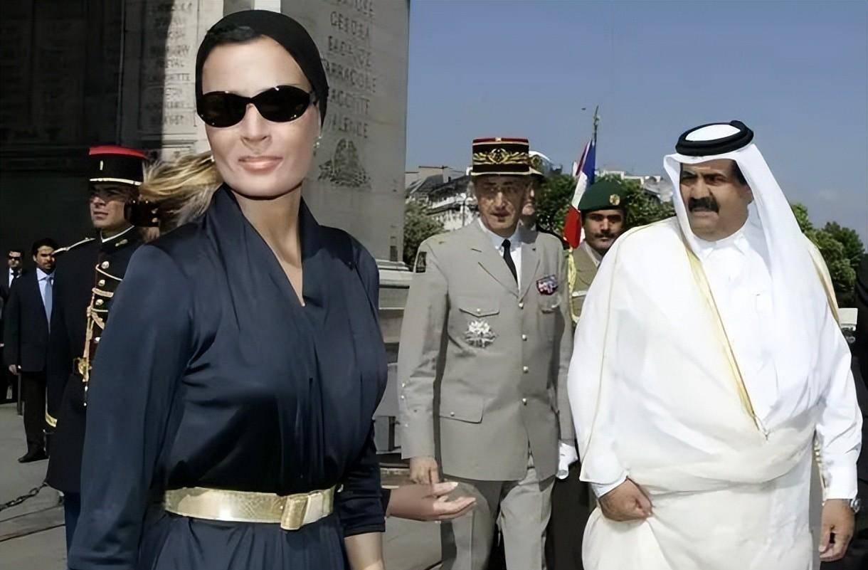 老国王海外度假,发现账户被冻结,儿子来电:我登基了_哈马德_哈利法