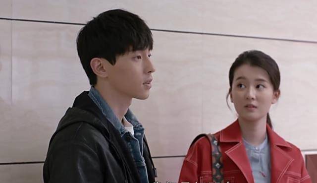 乔欣和邓伦有一拼,都是面无表情眼睛无神,与蒋欣一对比差距真大_关关