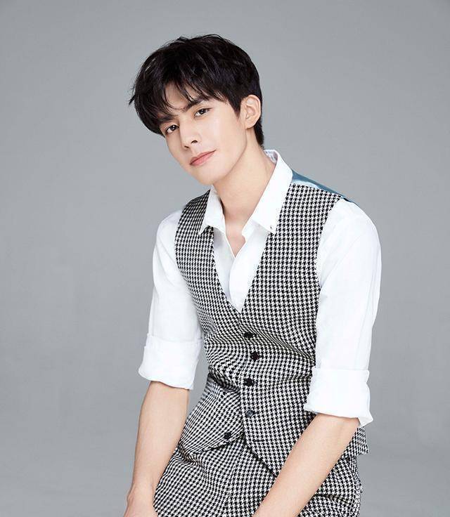 娱乐点评:肖战,鞠婧祎,邓伦,姚安娜,李一桐,宋威龙_鹅厂_资源_海报