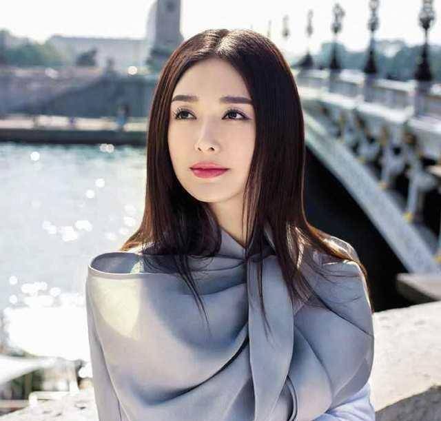 琼瑶阿姨只夸过两个人,一个是蒋勤勤,送了艺名水灵,就是曾经饰演