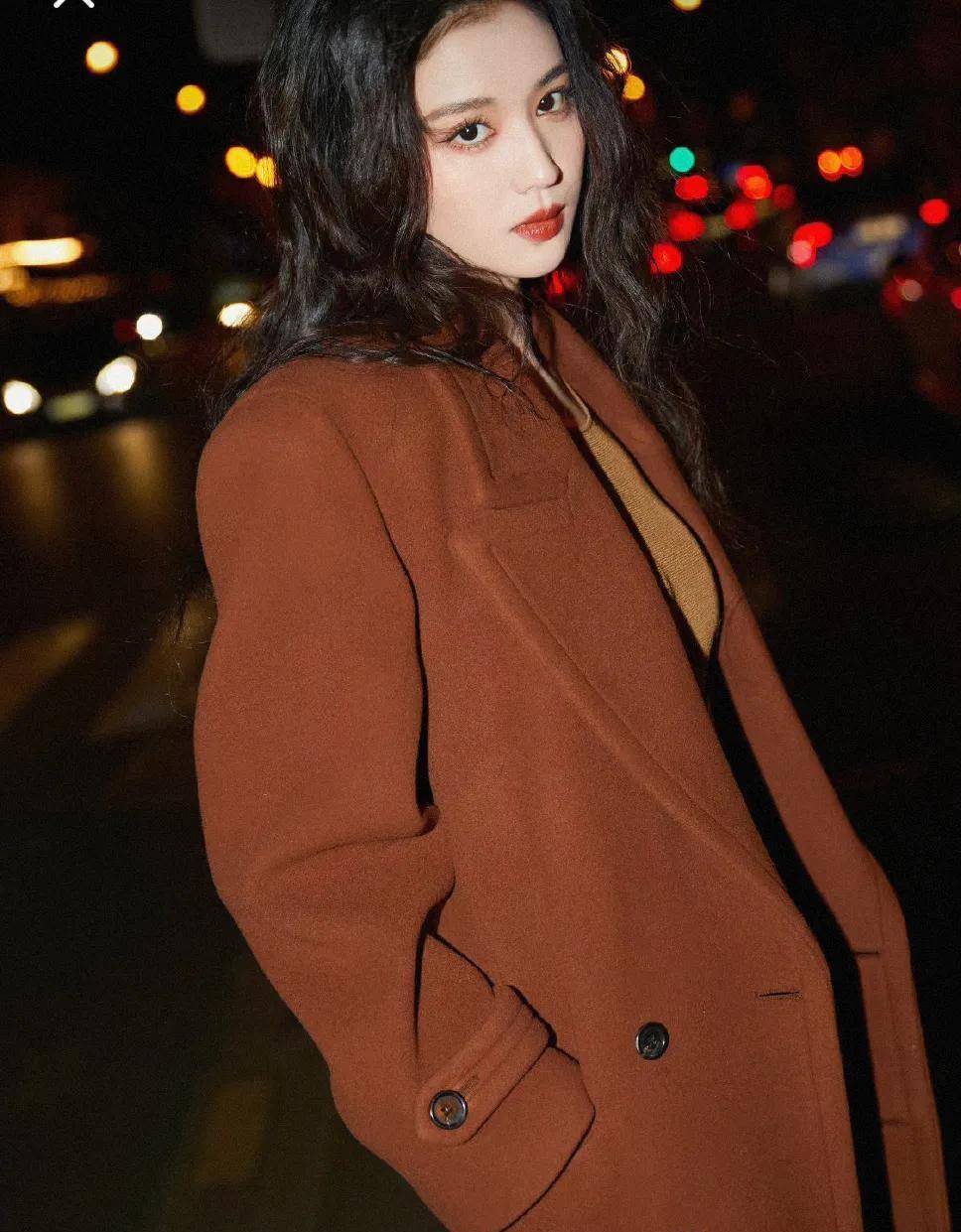 王楚然巴黎时装周照片让人眼前一亮_生活_网络_棕色