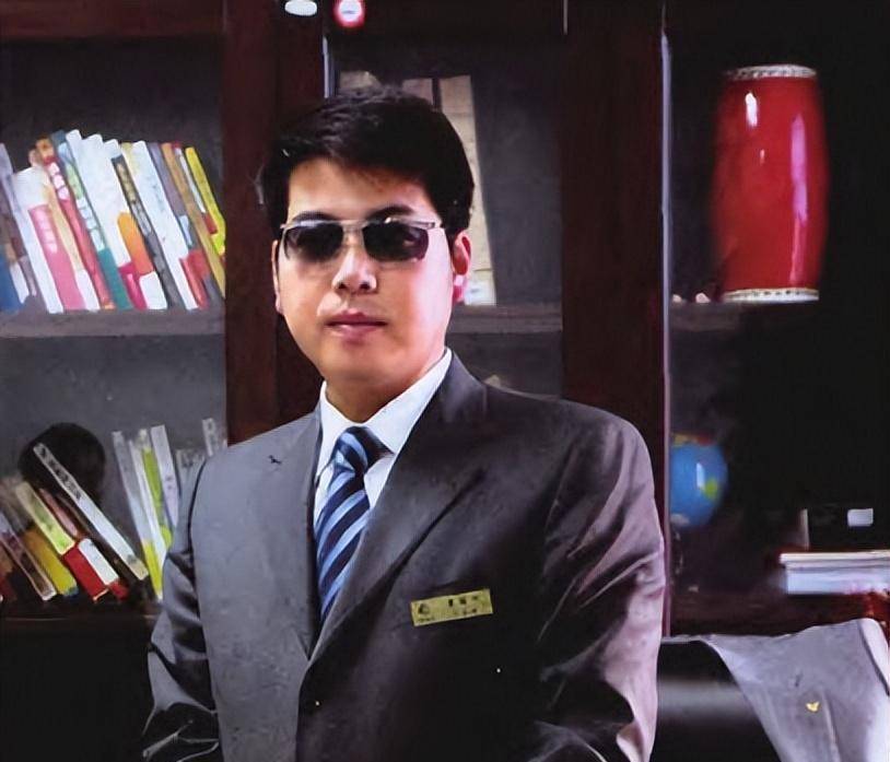 刘旭明的覆灭史:从送人路虎到阶下囚,他做了啥?_工作_母亲_煤炭