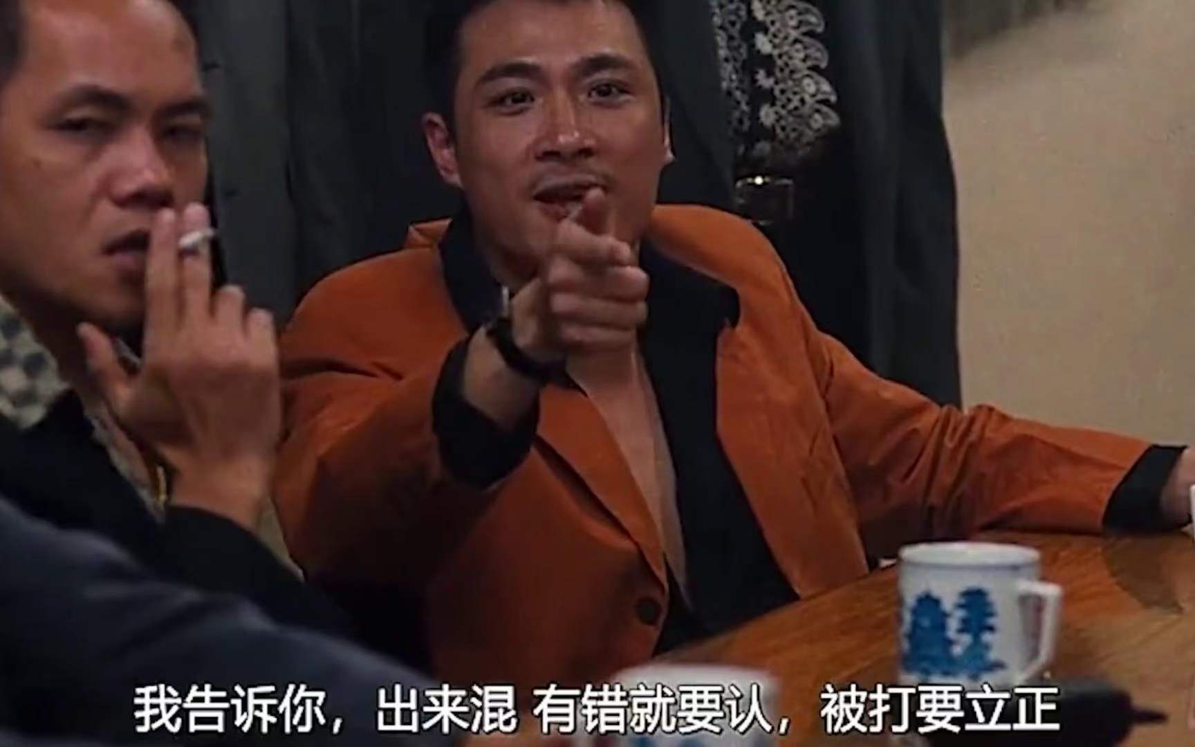 比如我选的角色坤哥,明显就是致敬了吴镇宇在《古惑仔》系列中扮演的