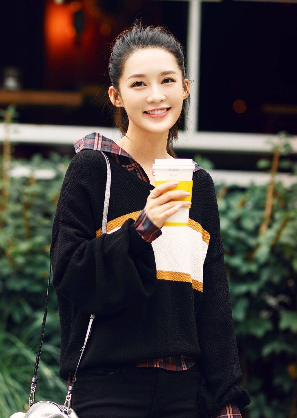 李沁的面相清秀,五官精美,在所有饰演军人的演员里,就她最漂亮_特种兵