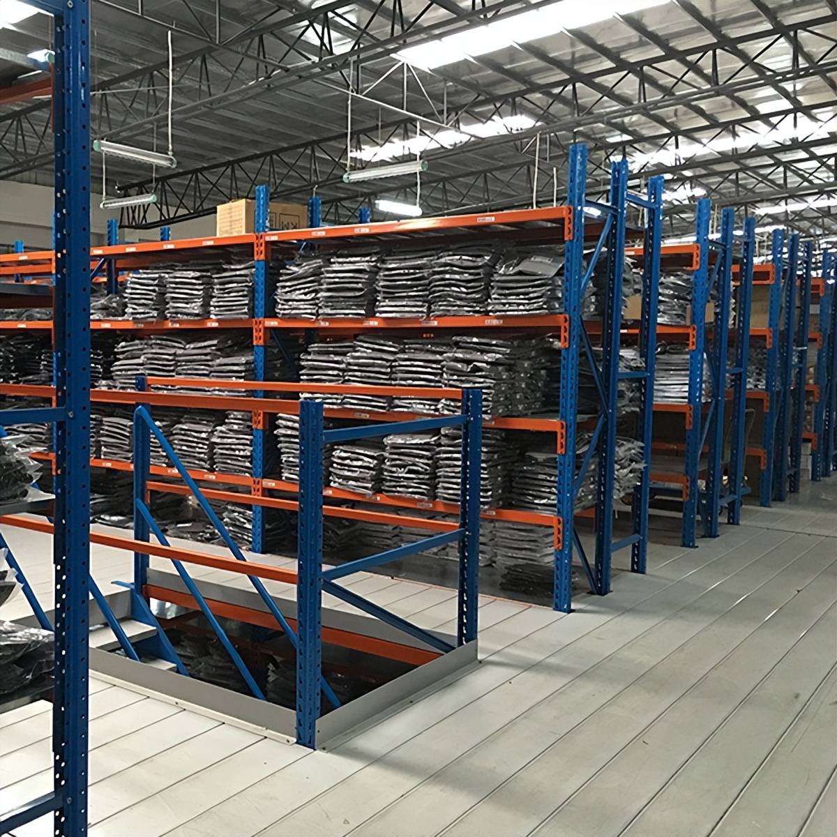 现代办公空间中的工位器具：提升效率的艺术