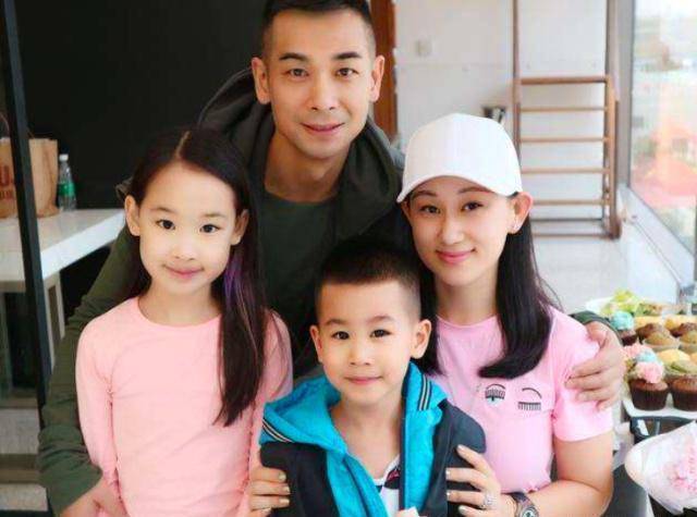 赵文卓小女儿受伤,眉骨缝了七针,大女儿美国出生,儿子香港出生_张丹露