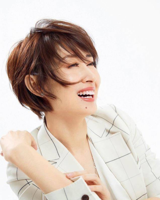 舞台上放飞自我的刘敏涛,戏里内敛,戏外疯魔,网友看了:哈哈哈_角色