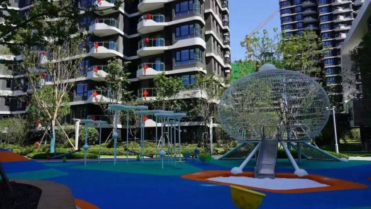 7月5日,大河报·豫视频记者获悉,金水区"保交楼"项目瀚海思念城迎来