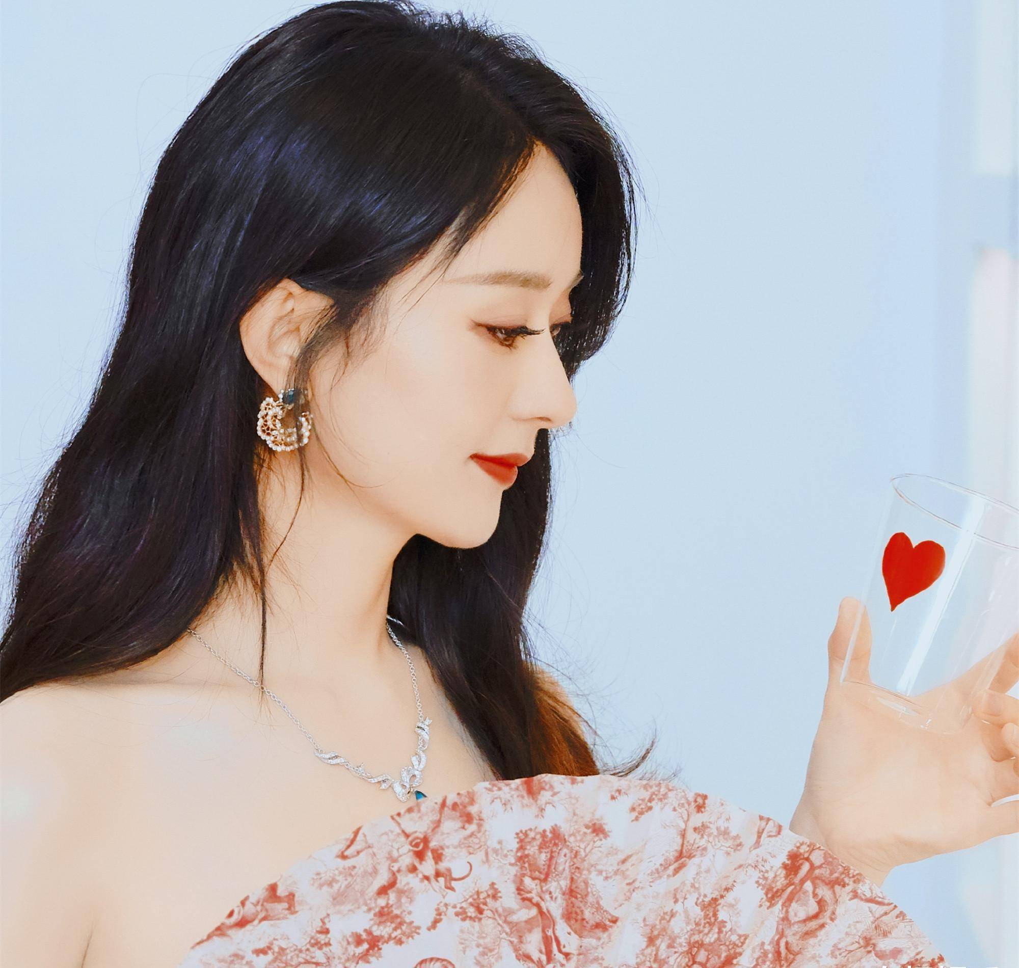 赵丽颖婚前婚后差异大,细看照片,眼都不一样了_迪奥_对比_感觉