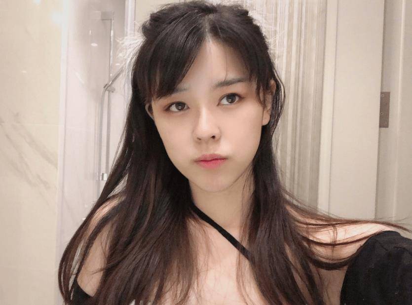 周淑怡送粉丝鱼,呆妹儿送衣服,看到沫子送粉丝的礼物,呆妹儿:打扰了