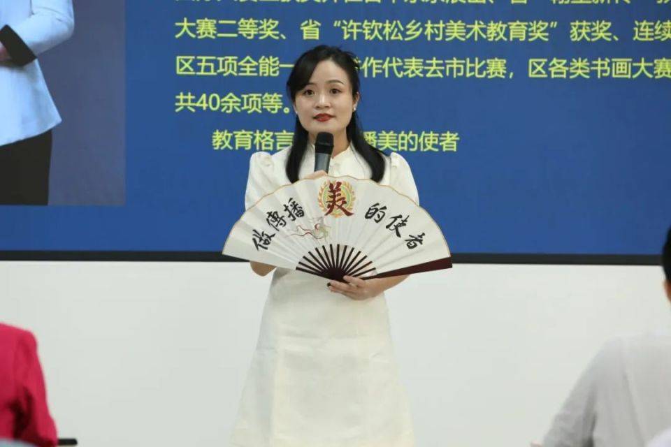 嘉宾点评深圳大学教育学部主任,教授,博士生导师靳玉乐教授作为嘉宾