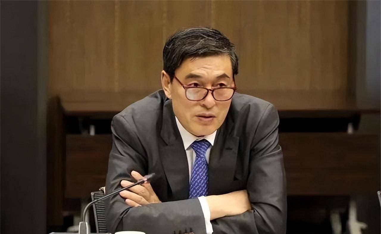 解直锟病逝后,260亿遗产由他人打理,遗孀毛阿敏的选择令人泪目_丈夫