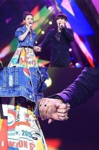 有细心的网友发现张艺兴每次在搀扶女嘉宾的时候,都会很注意一个细节