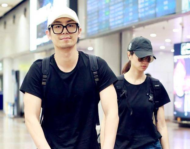 朱亚文宅家带娃放飞自我,二胎女儿短发抢镜像个假小子_沈佳妮_工作_穿