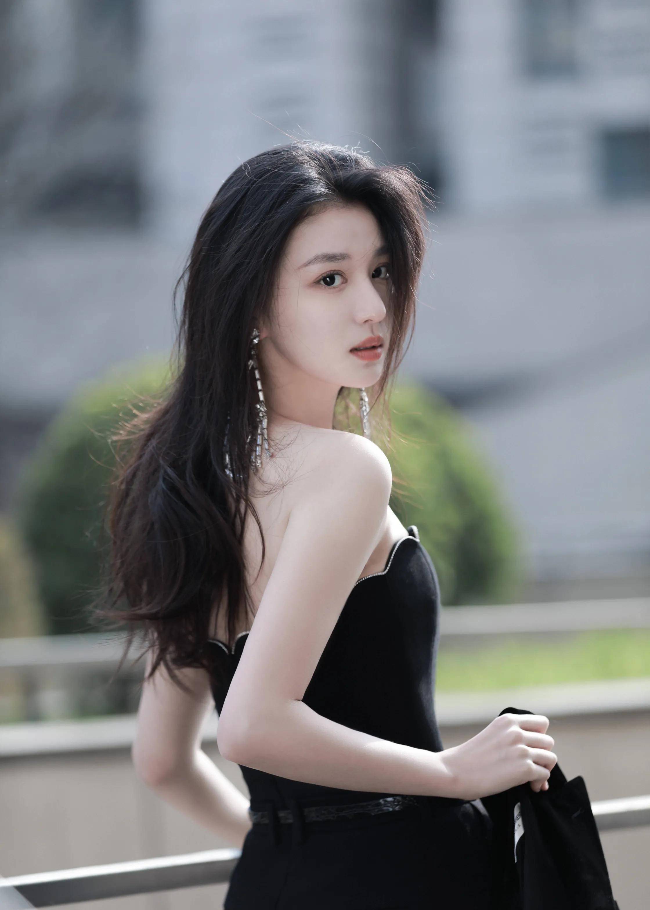 撞脸的刘亦菲,出道以来就凭借颜值和天生的演技备受关