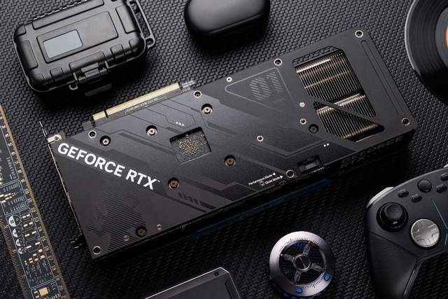 次元新锐畅玩3A 华硕巨齿鲨RTX 4060显卡测评