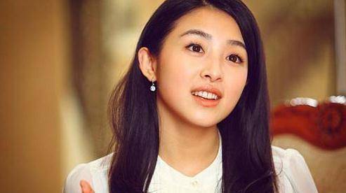 张含韵工作室晒近照斥责代拍,有人专门拍摄裙底,简直毫无底线_明星