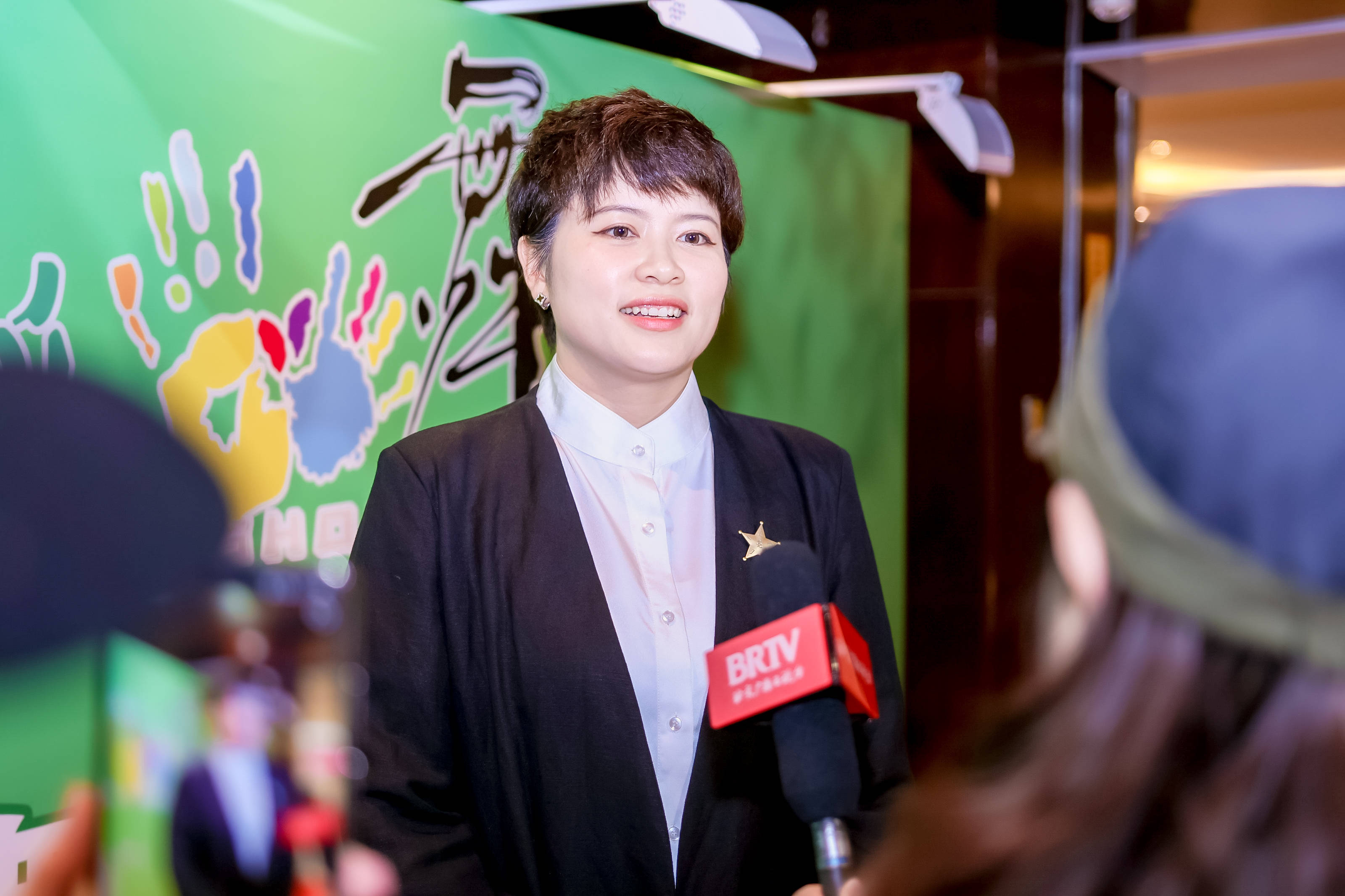 著名诗人沐丁致辞著名青年舞蹈家,北京舞蹈学院教授刘岩致辞亮姐现场