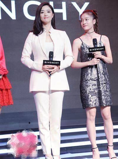 张雪迎和蒋欣同现活动,娘娘一出现,气场分分钟碾压前者!