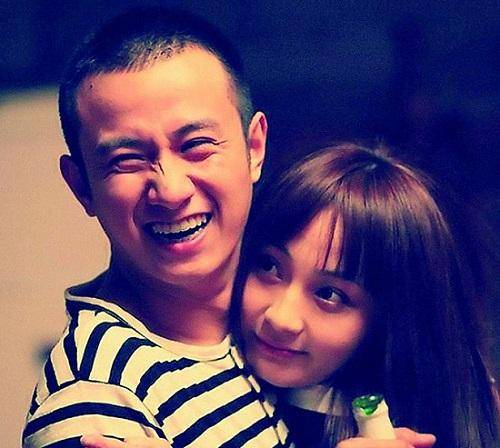 37岁的文章有新电影,剃了头发,青黑色皮肤,女主是39岁的马丽_夹克