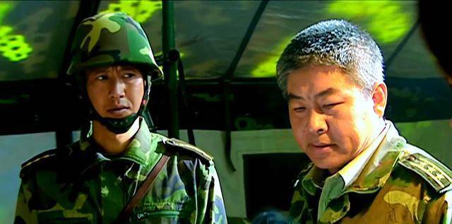 士兵突击:王团长器重许三多,为何却让其独守军营?他用心良苦_高城_军