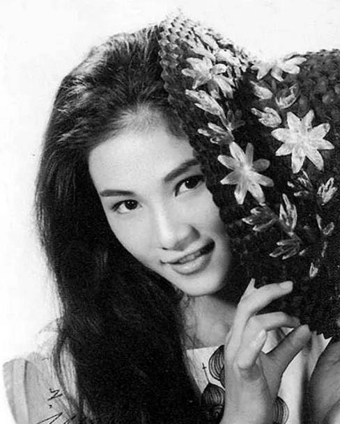 郑佩佩:1992年重归影坛,女一号或周星驰,我选择了周星驰_唐伯虎_电影