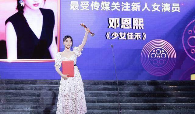 张子枫再获奖,还诞生一05后黑马小花,谁会是下一个呢?