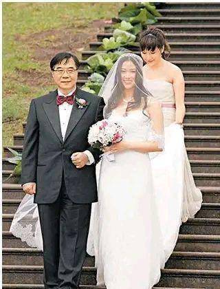 "千亿媳妇"徐子淇被誉为豪门媳妇的标准,8年生4胎稳坐豪门c位_李兆基