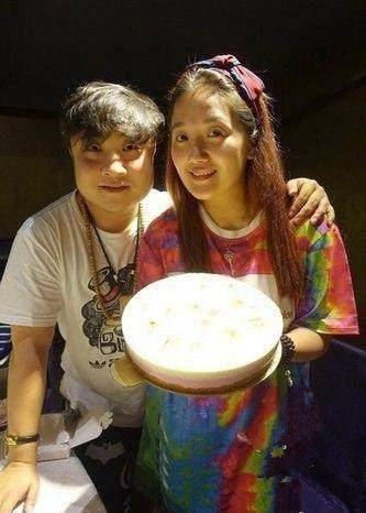 32岁乔杉和老婆苦尽甘来从摆地摊到住豪宅老婆女儿近照曝光_莫丹_妻子