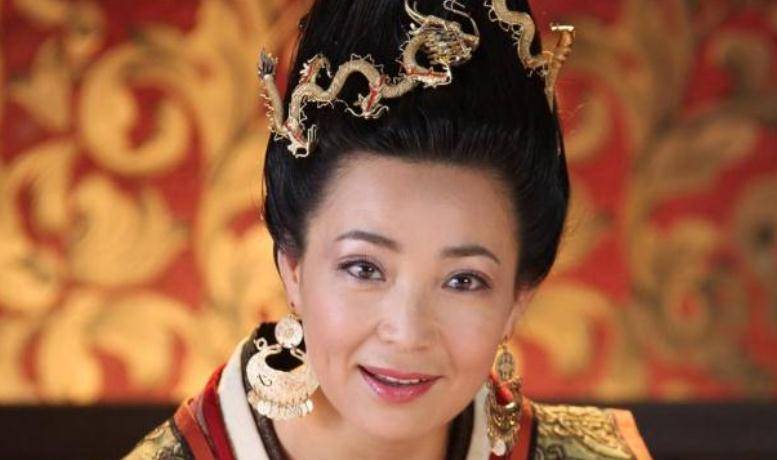 格格》里的皇后乌拉那拉氏,《春光灿烂猪八戒》里玉帝的妻子王母娘娘