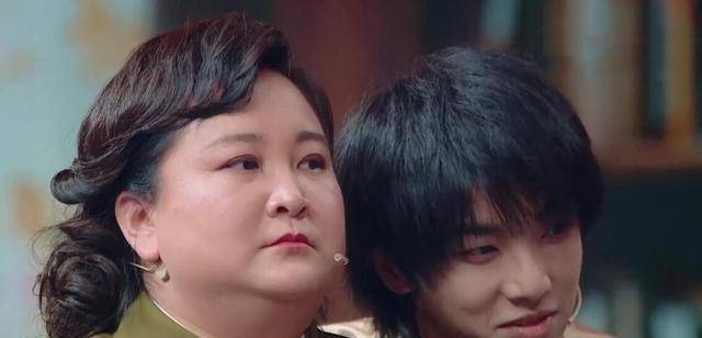 baby说贾玲蠢,引起观众不满,招黑体质惹不起_表演_baby_学历