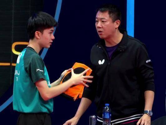 许昕击溃国乒劲敌,单局轰出11-2,半决赛上演龙蟒大战_林昀儒_马龙