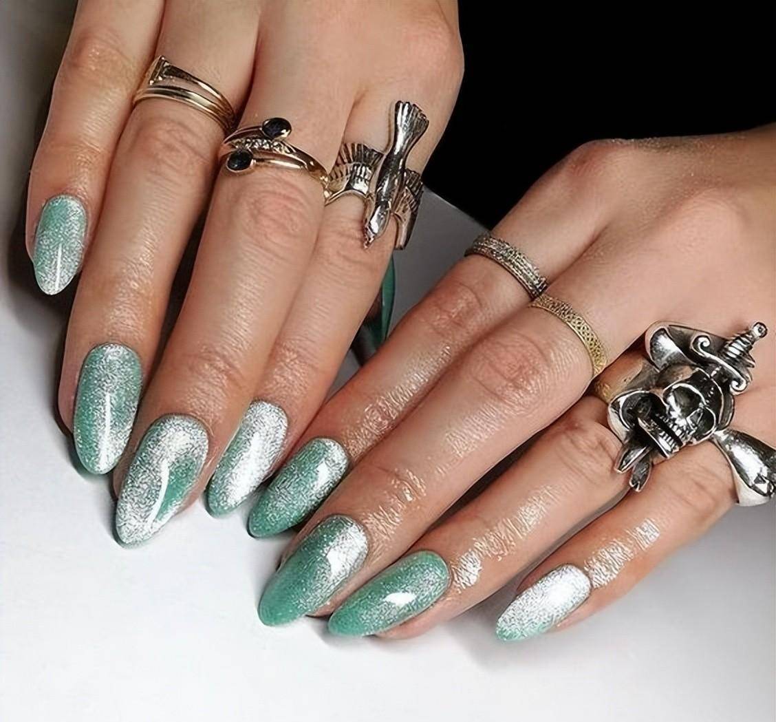 新颖的是,无论什么时候,这样的美甲艺术都不矛盾和谐.