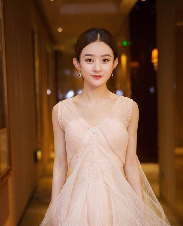"收视女王"赵丽颖三部大戏蓄势待发,并将首次担任综艺常驻mc!