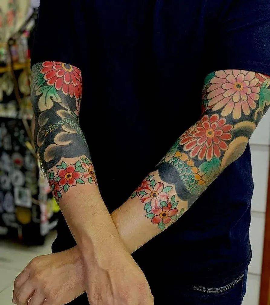 半肩胛骨纹身-传统纹身_清水_塑料_时尚