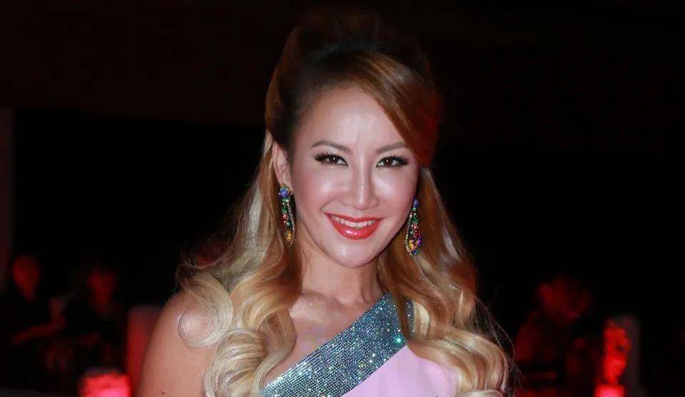 这首歌保留了coco李玟独特的r&b曲风,也收录在她的专辑《sunny day 好