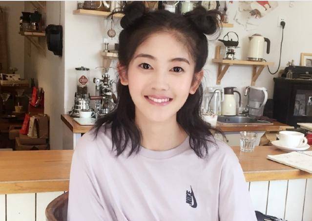 《斗破苍穹》中出场数秒惊艳观众的小姐姐原来是她,现代装超迷人_剧中