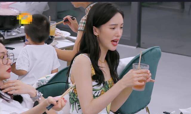 《中餐厅》再现混乱剪辑,金晨发型连环跳戏,同一场景频繁切换_张萌