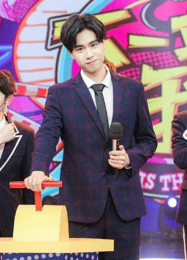 《小美好》两大主演现状:沈月新剧杀青,胡一天又接新综艺_作品_观众们