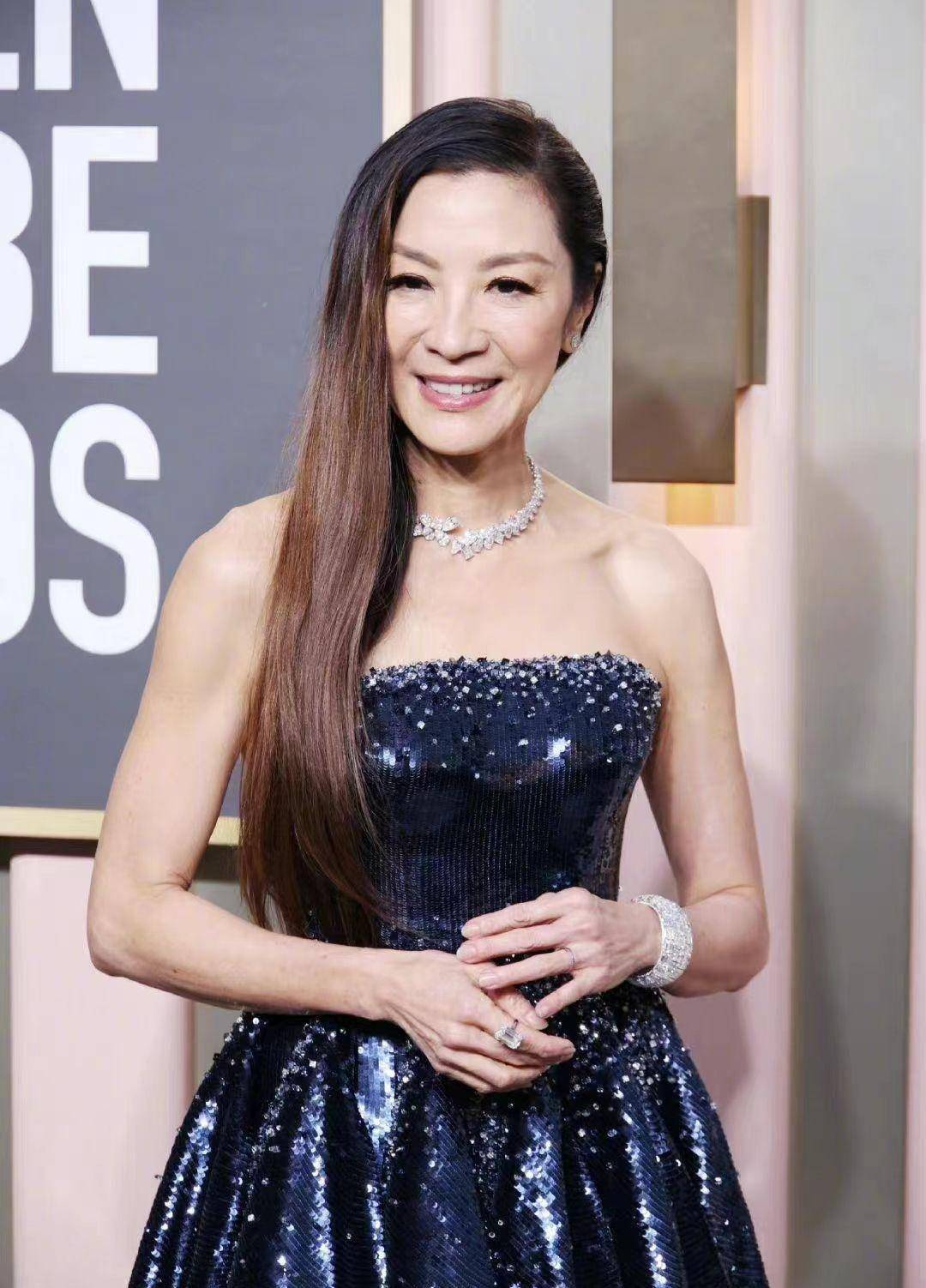 60岁杨紫琼在金球奖上真把人惊艳到!