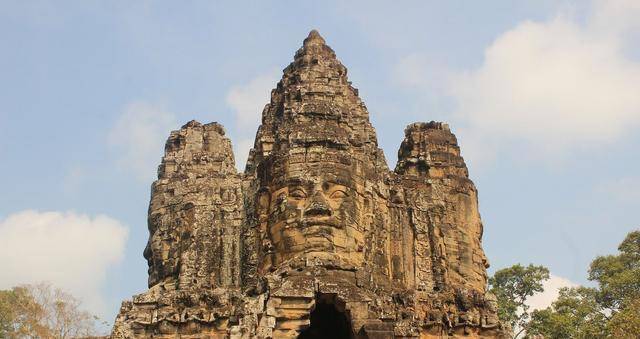 柬埔寨国王和蛇女云雨欢爱?